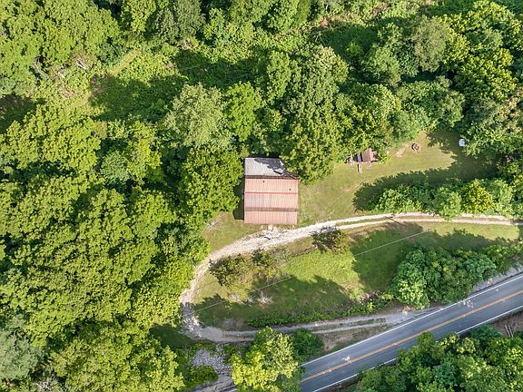 2nd image of 16600 Center Hill Dam Rd
