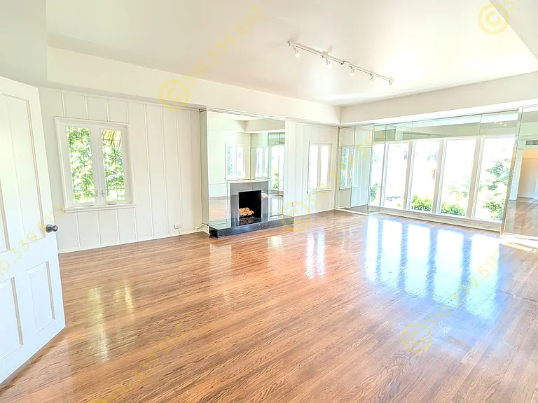 969 N Doheny Dr #1/2 — Photo 12