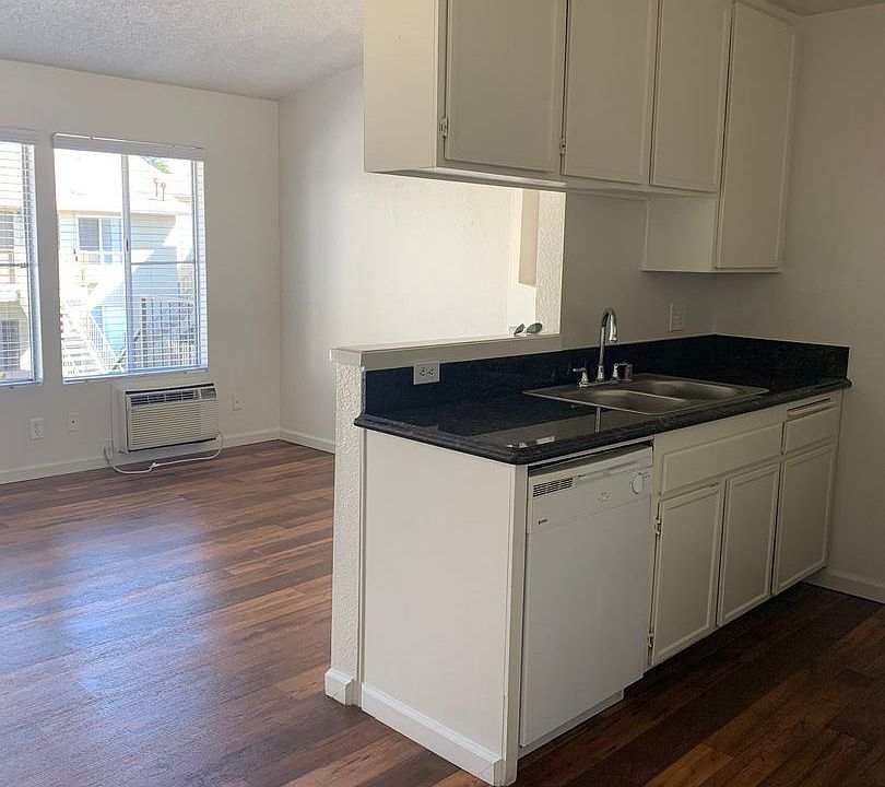 1st image of 390 W University Ave #2
