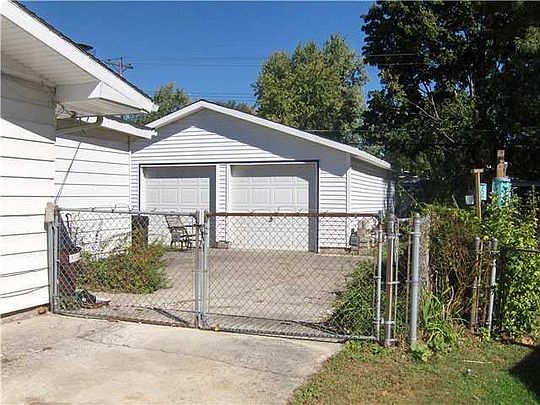2nd image of 926 Lancaster Ave