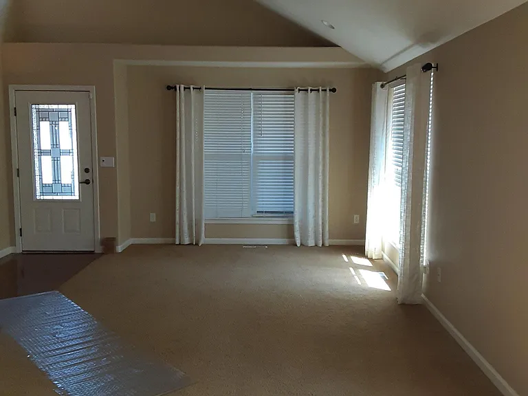 657 Spring Valley Dr — Photo 12