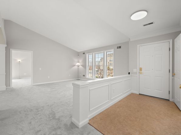 2 Beechwood Dr, Waterford, CT 06385