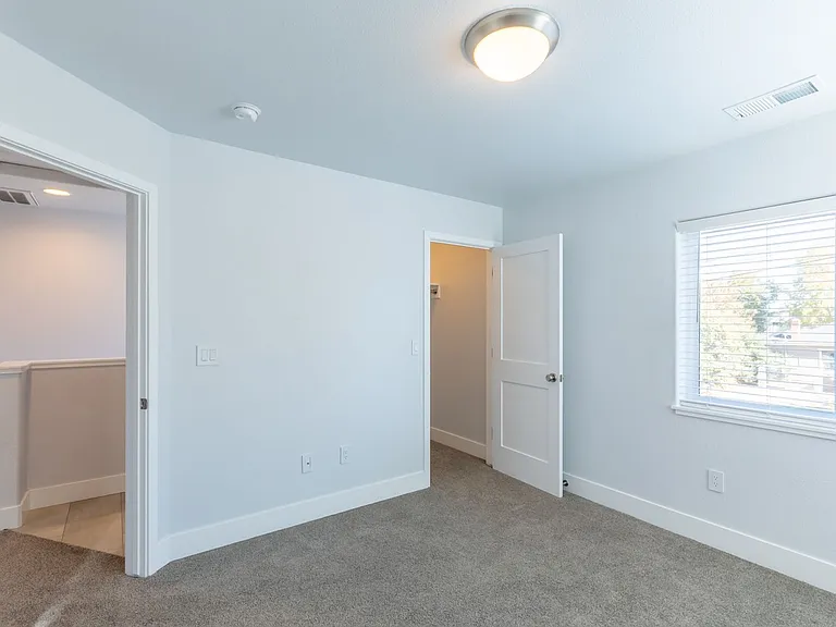 1056 Watt St — Photo 38