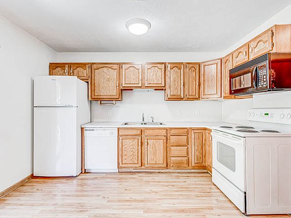 4th image of 808 Arnold St