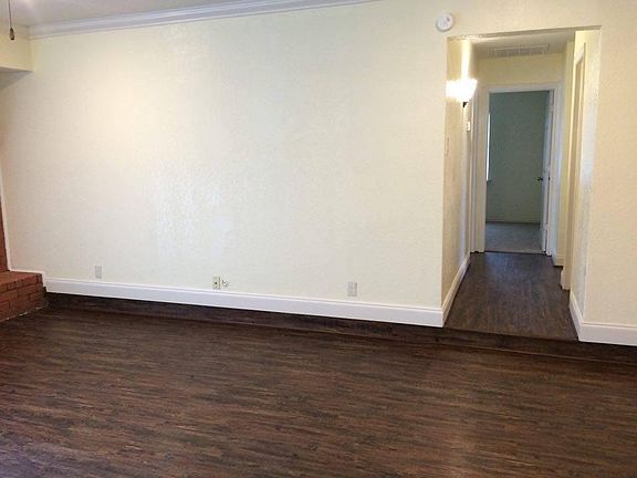 3rd image of 103 W Volunteer Dr