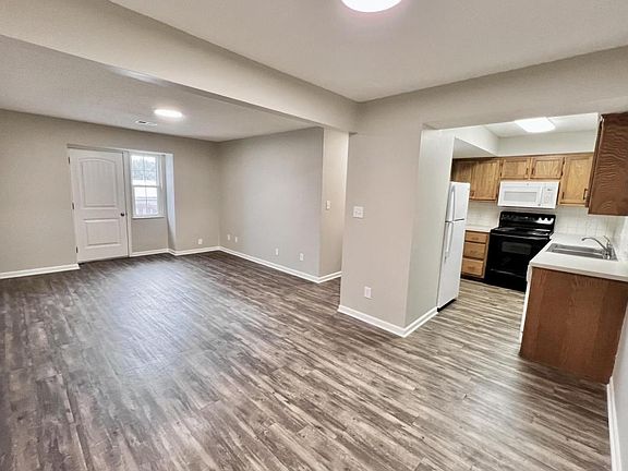2nd image of 201 N Clark St APT 1