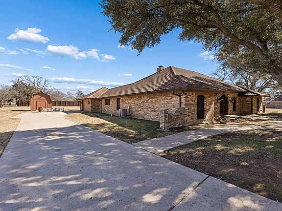 4th image of 241 Simmons Rd