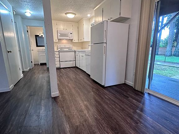 2nd image of 2550 Ruddell Rd SE #102