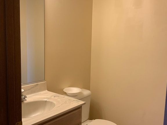 4th image of 102 Chancellor Ct