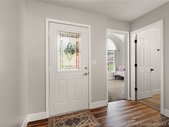 5th image of 806 Twin Oaks Drive