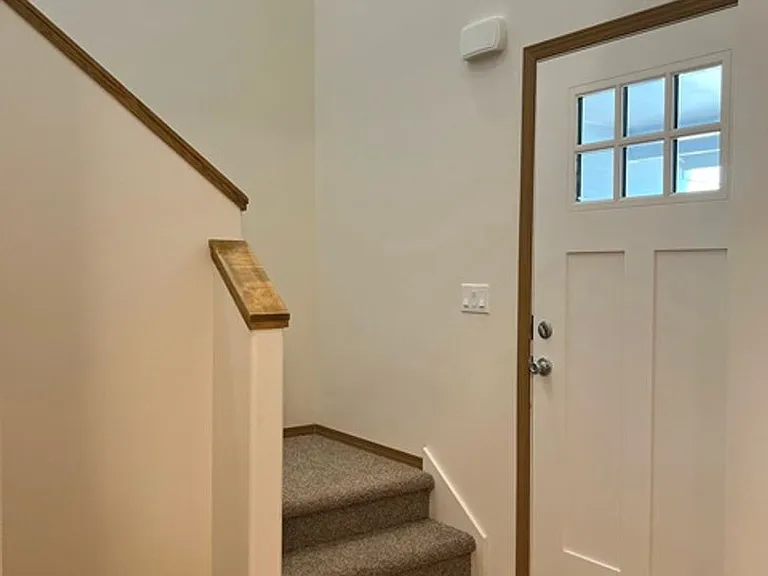 387-389 Clover St — Photo 33