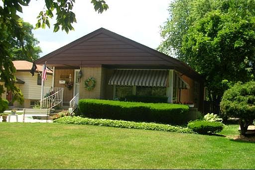 1st image of 1040 N Parkwood Ave