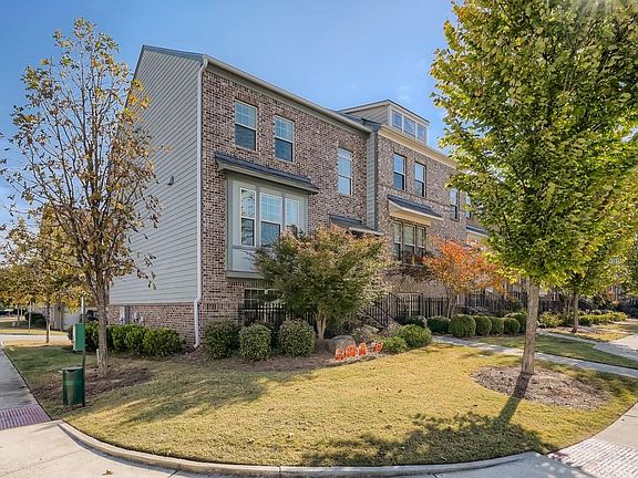 4th image of 2719 Village Park Bnd