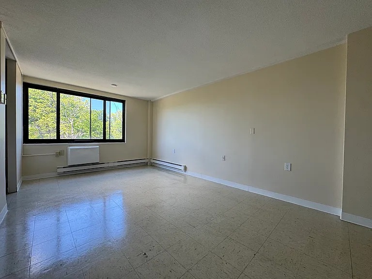 10-345 S Marshall St — Photo 3