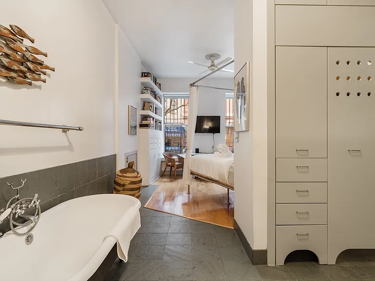 456 W 49th St #1 — Photo 26