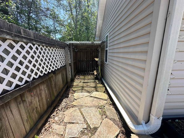 27 Enoree View Dr, Greer, SC 29650