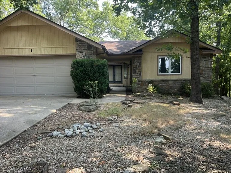 1 Curry Ln — Photo 1