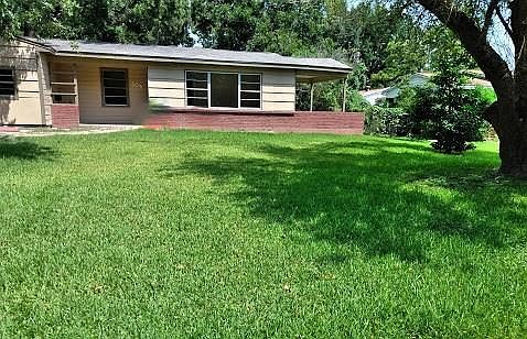 1st image of 104 Yaupon Dr