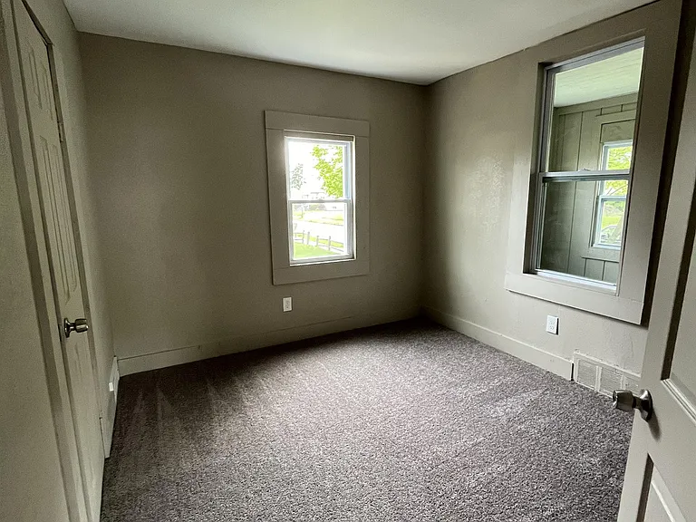 56A W Glenwood St — Photo 5
