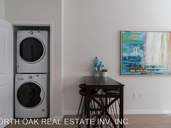 3rd image of 324 N New Hampshire Ave #4