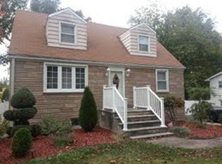62 Oxford Rd, Colonia, NJ 07067