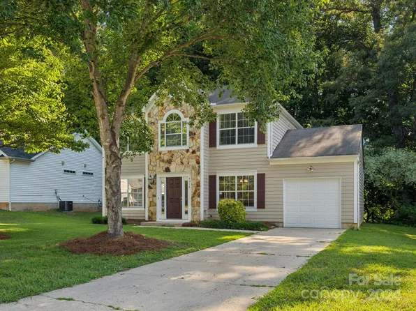 5916 Black Bear Ct, Charlotte, NC 28214
