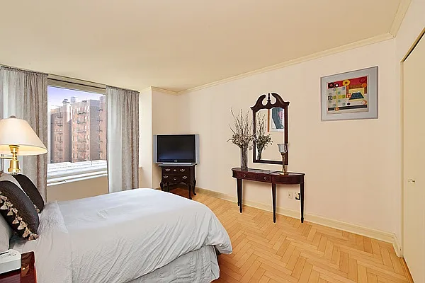 Sold by Nest Seekers International | media 6