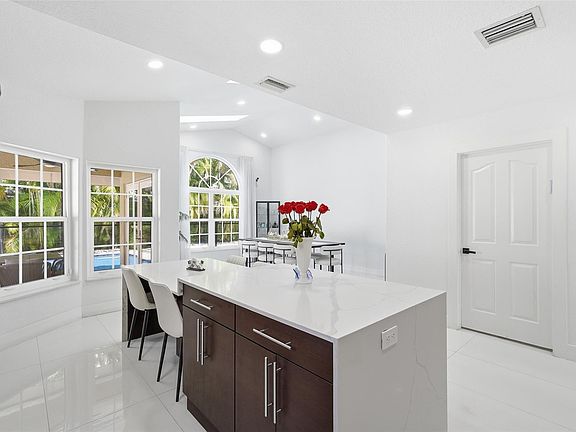 3rd image of 10311 Lima Street