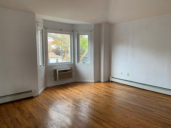 5th image of 9412 89th Ave #2F