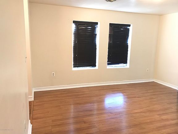 4th image of 135B Pond Way #135B
