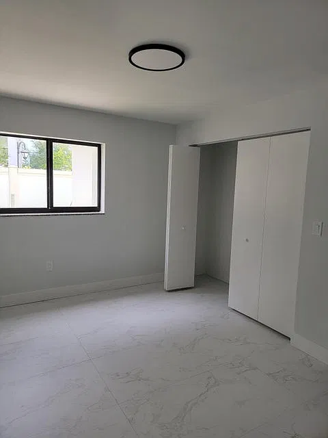 240 SW 7th St — Photo 2