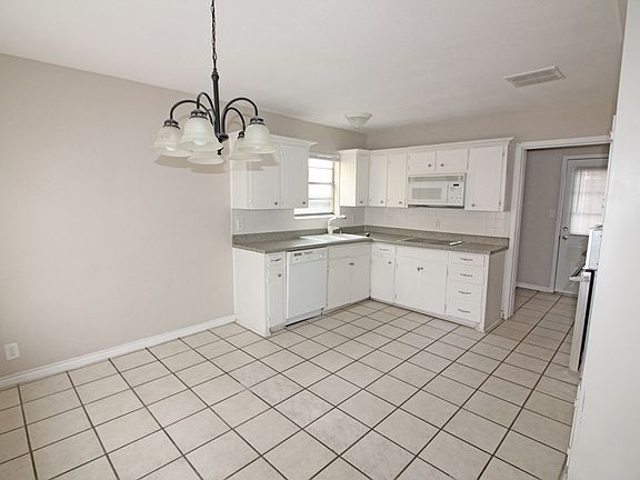 5th image of 1520 Hemphill Ave