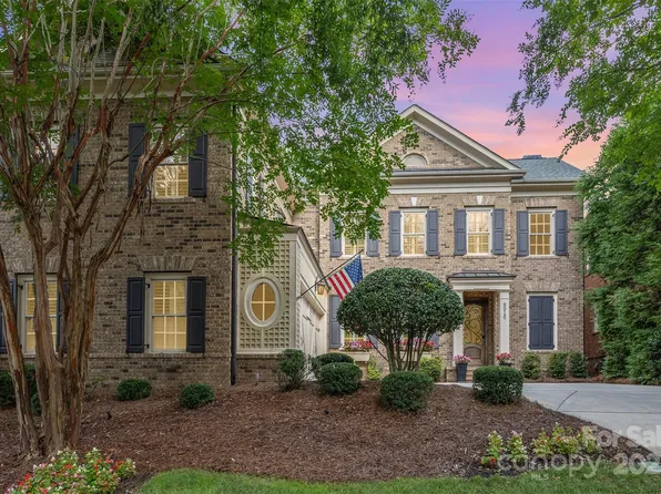 8916 Heydon Hall Cir, Charlotte, NC 28210