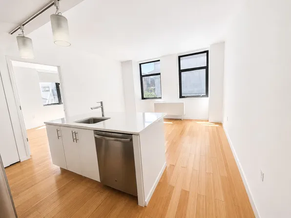 424 Bedford Ave, Brooklyn, NY