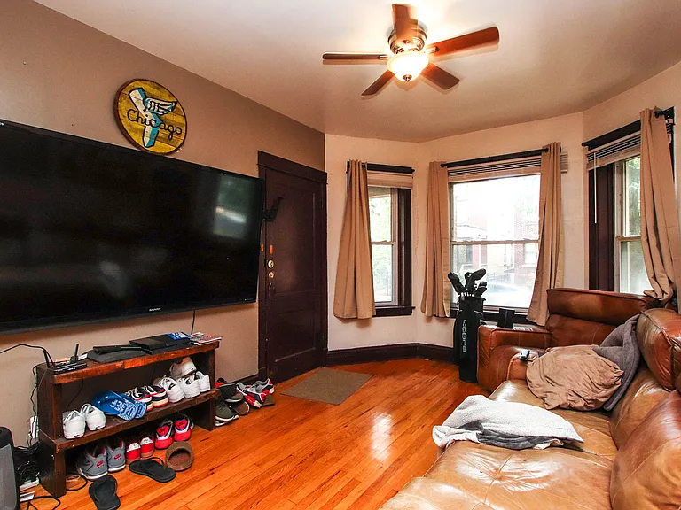 2834 N Rockwell St #1 — Photo 2