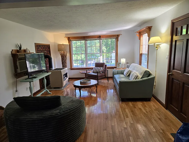 347 Blue Springs Cir — Photo 3