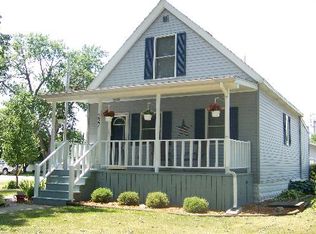 227 S State St, Gibson City, IL 60936