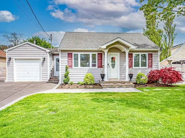 79 Mayhew Avenue, Babylon, NY 11702