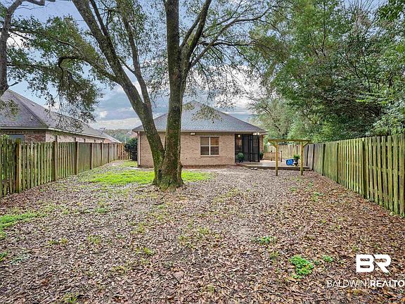 2nd image of 27466 Yorkshire Dr