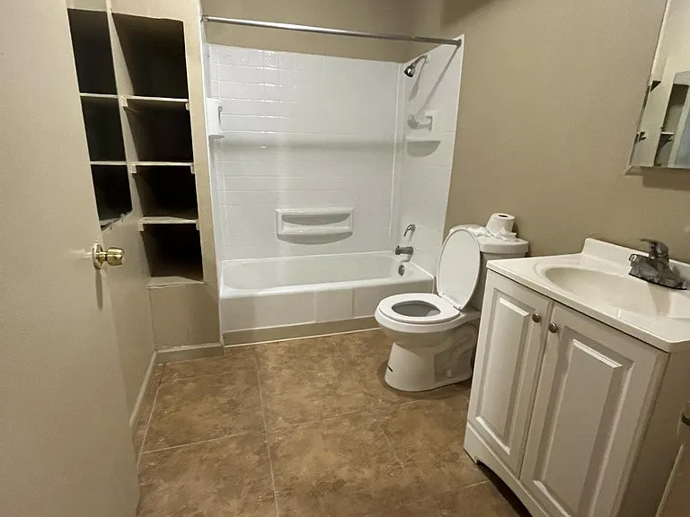 121 General Arnold St NE #B — Photo 3