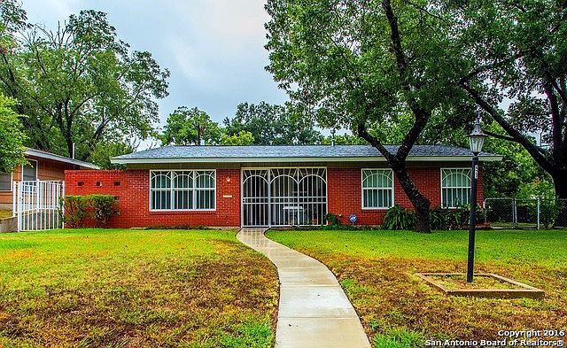 1st image of 427 Redcliff Dr
