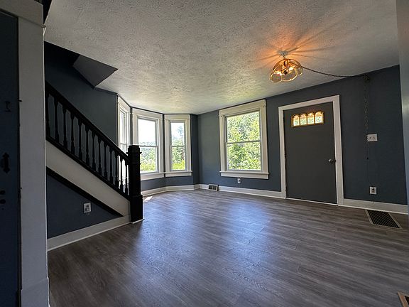 4th image of 8232 Mercer St #1