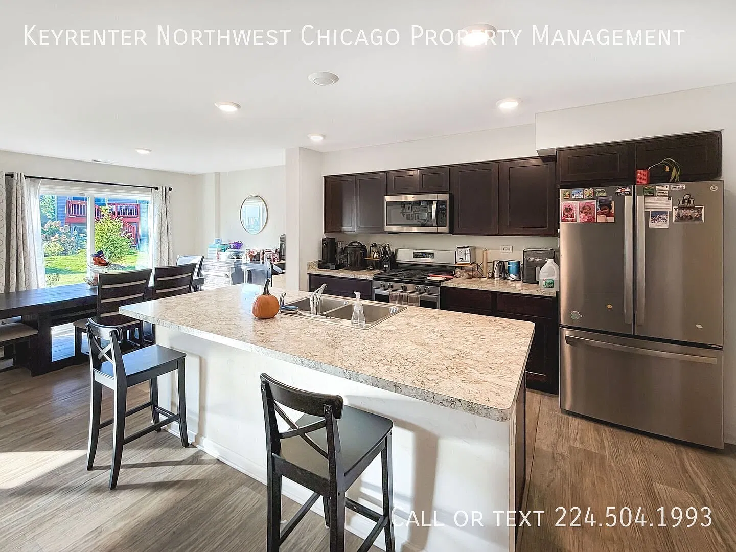 Stunning 3-Bedroom Townhome for Rent in Cary IL — Photo 2