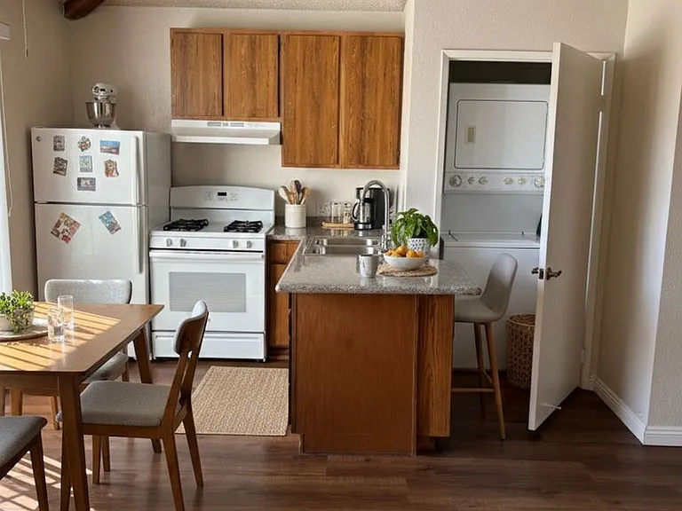 Spacious 1-Bed Apartments in Gated Tujunga Community — Photo 15