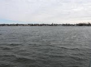 980 Peninsula Dr, Wauconda, IL 60084