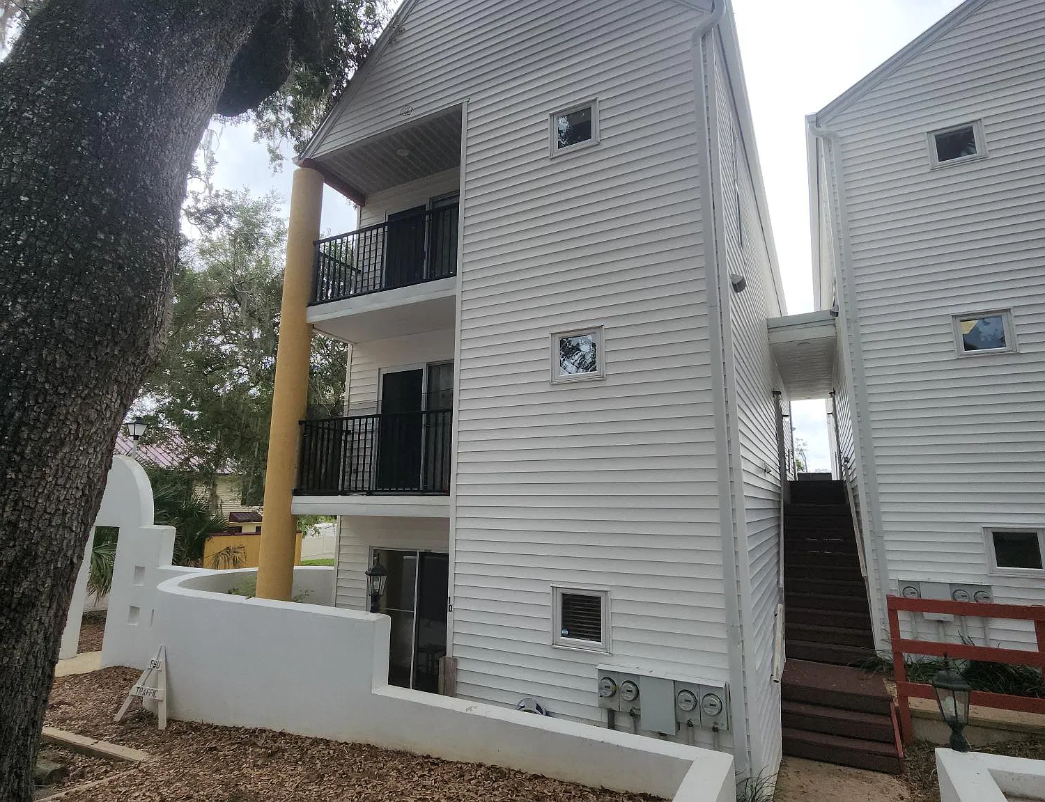 2 bed, 834 sqft, $1,600 — Photo 2