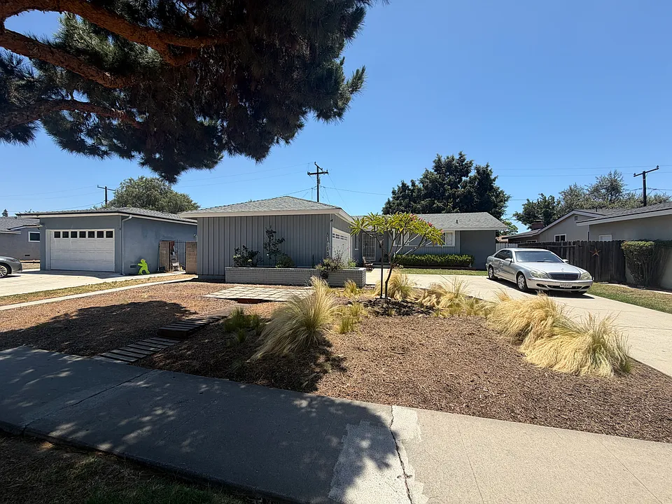 1308 W Jacaranda Pl