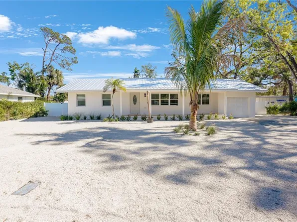 1205 29th St W, Bradenton, FL 34205