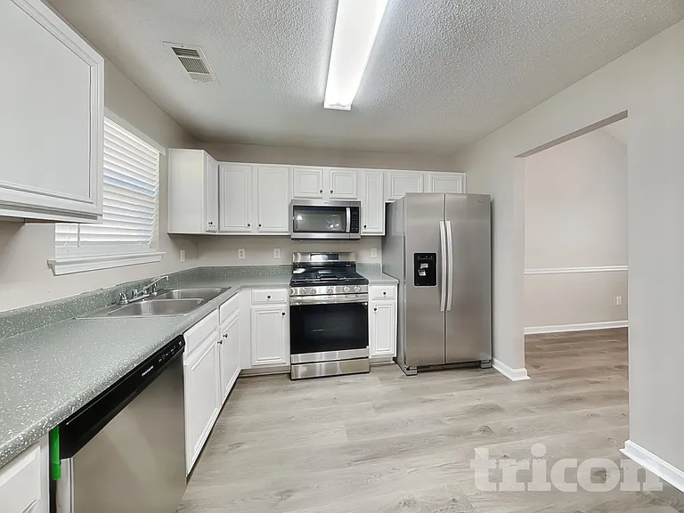 2135 Mulberry Ln — Photo 5