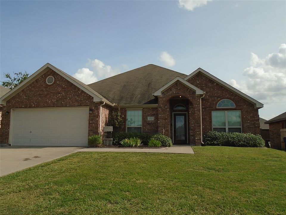 1st image of 207 Stonegate Blvd